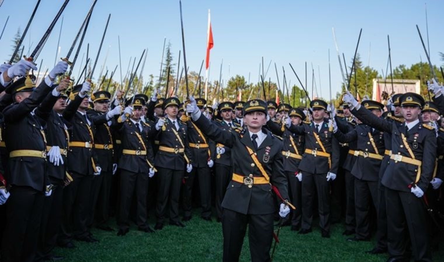 Yandaşlar duyurdu… Teğmenlerin kılıçlı yemini: ‘3 komutanın da TSK’den ihracı istendi’ iddiası!